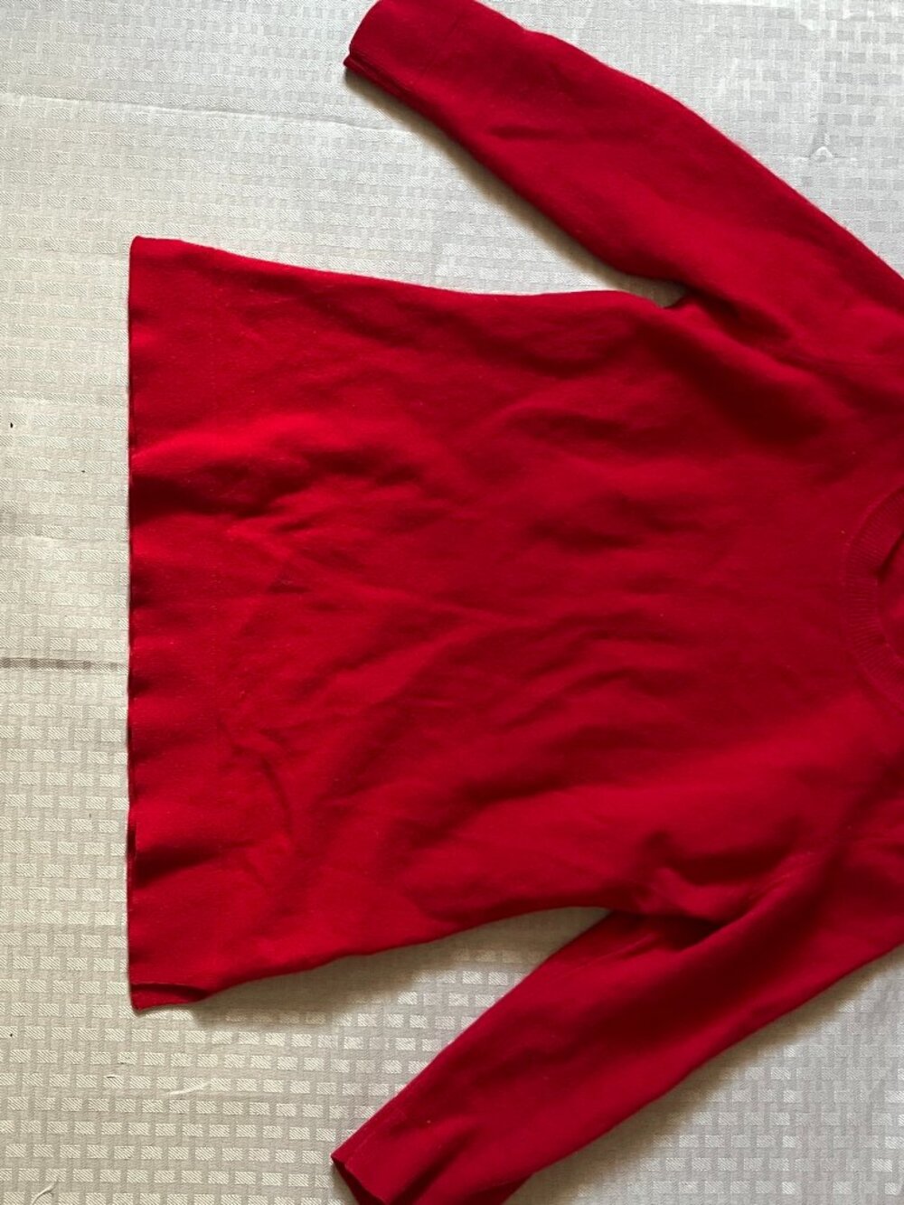 Super cute  red sweater in 100%  double cashmere size M for women's JonesnewYork